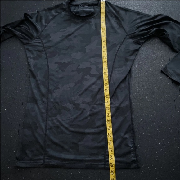 Camo Long-Sleeve Athletic Stretch Dark Gray/Black Mens S or M Pullover - Picture 4 of 4